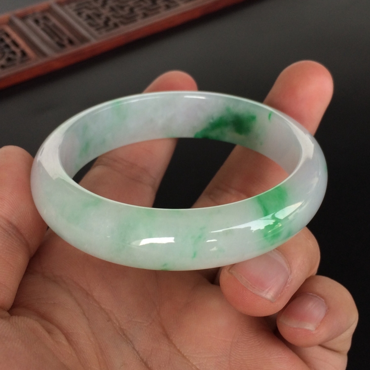 (超值推荐)糯冰种飘翠手镯(55mm)