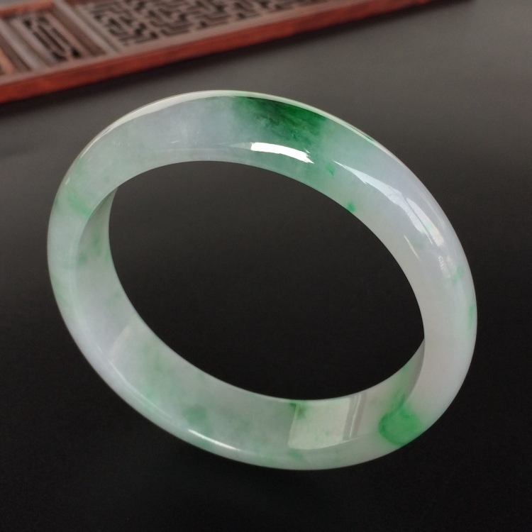 (超值推荐)糯冰种飘翠手镯(55mm)
