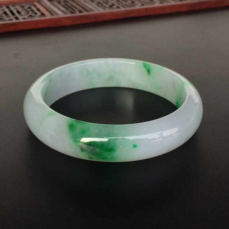 (超值推荐)糯冰种飘翠手镯(55mm)