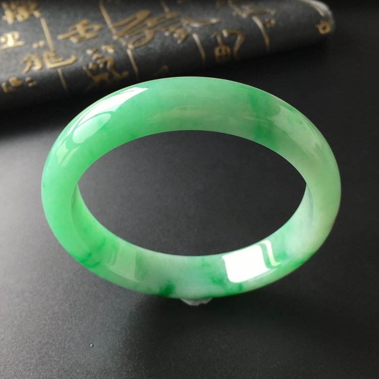 (超值推荐)糯冰种飘翠手镯(55.2mm)