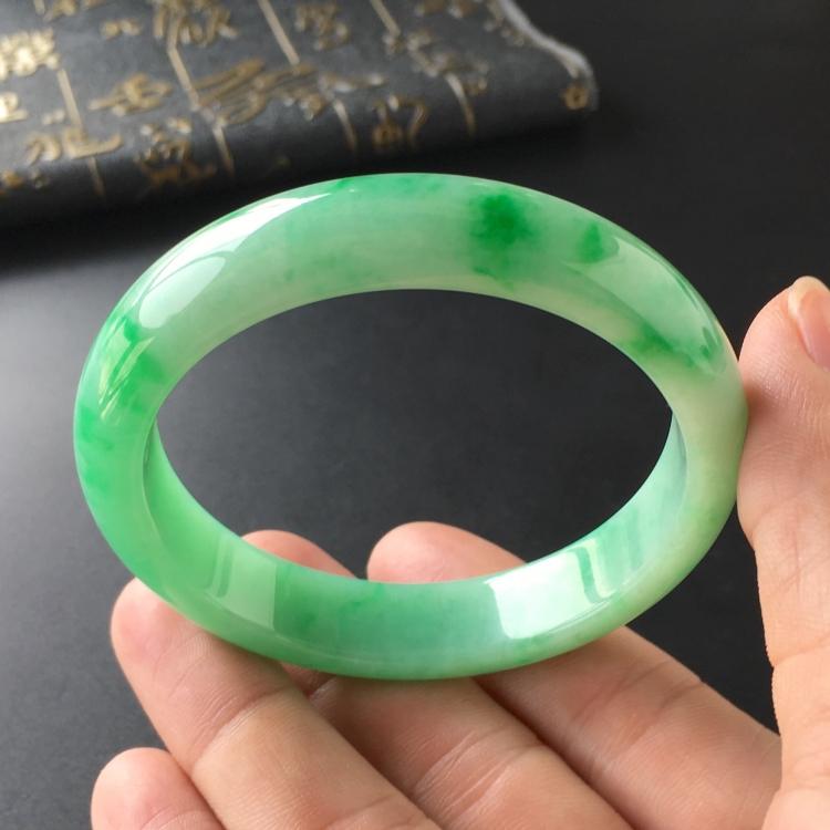 (超值推荐)糯冰种飘翠手镯(55.2mm)
