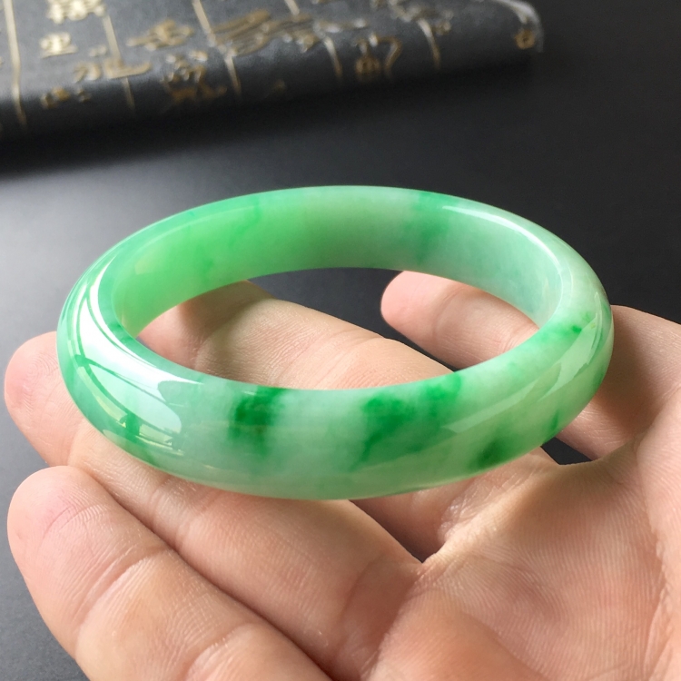 (超值推荐)糯冰种飘翠手镯(55.2mm)