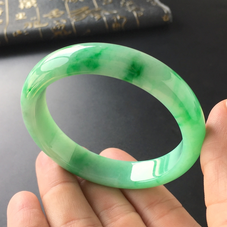 (超值推荐)糯冰种飘翠手镯(55.2mm)