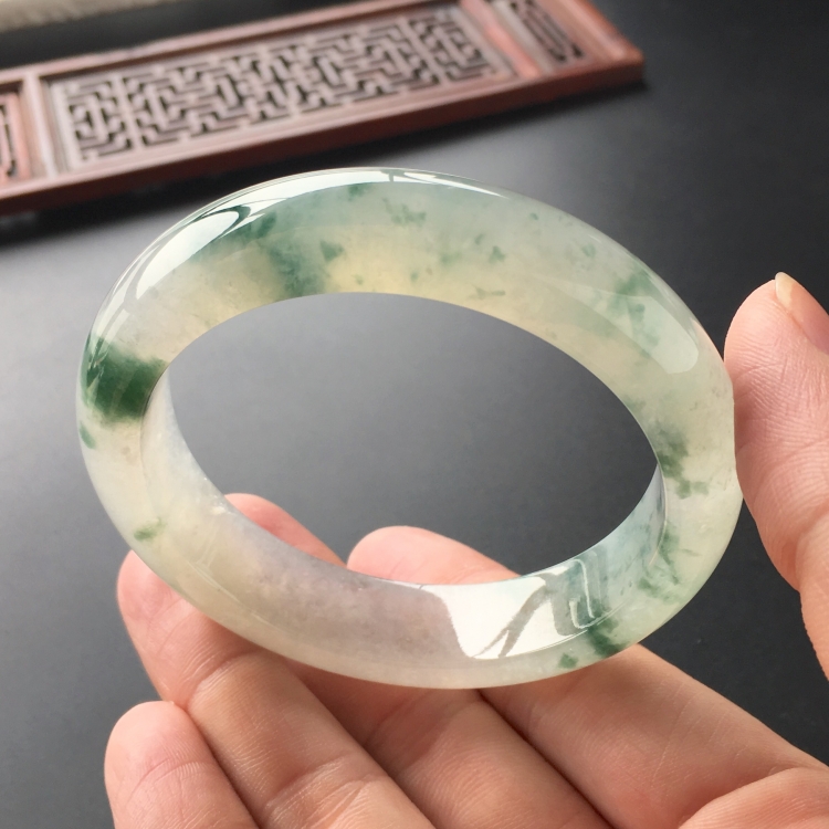 (超值推荐)冰种飘花手镯(56.2mm)