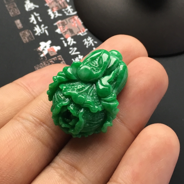 （超值推荐）糯冰种阳绿白菜挂件