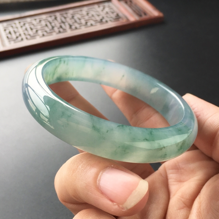 (超值推荐)糯冰种飘花手镯(57.5mm)