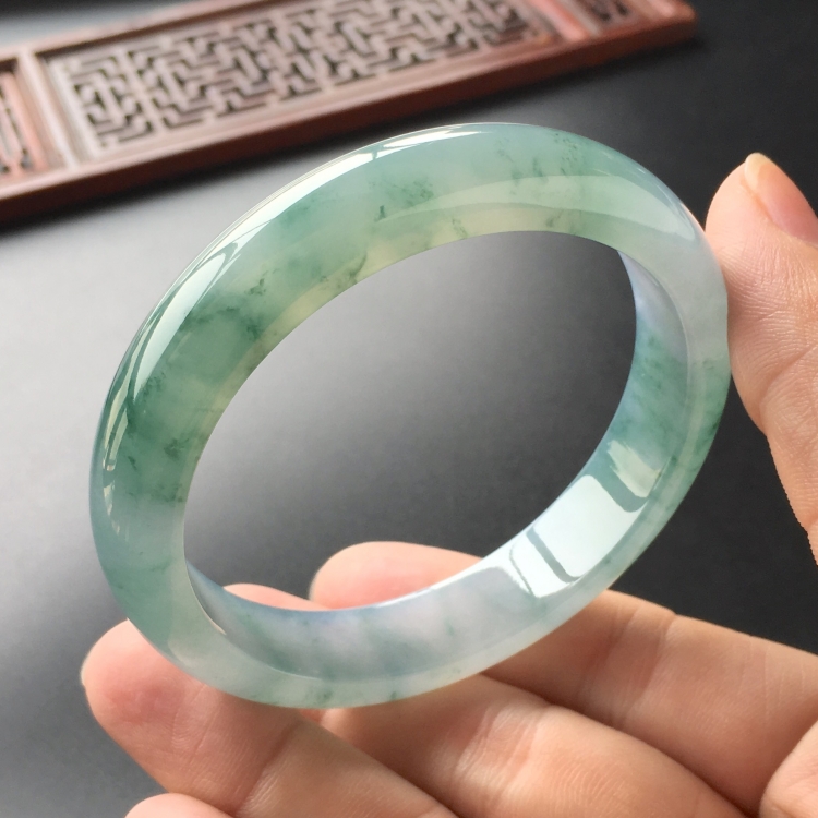 (超值推荐)糯冰种飘花手镯(57.5mm)