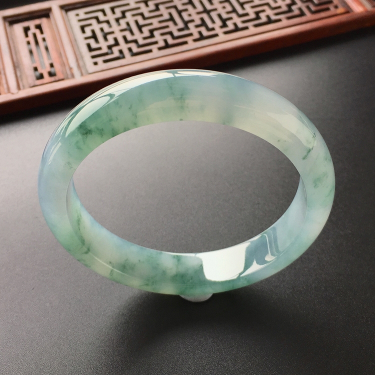 (超值推荐)糯冰种飘花手镯(57.5mm)