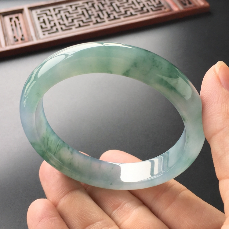 (超值推荐)糯冰种飘花手镯(57.5mm)