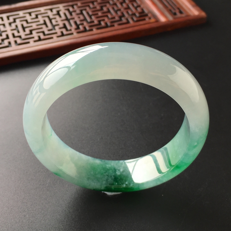 (超值推荐)糯冰种飘阳绿手镯(54.2mm)