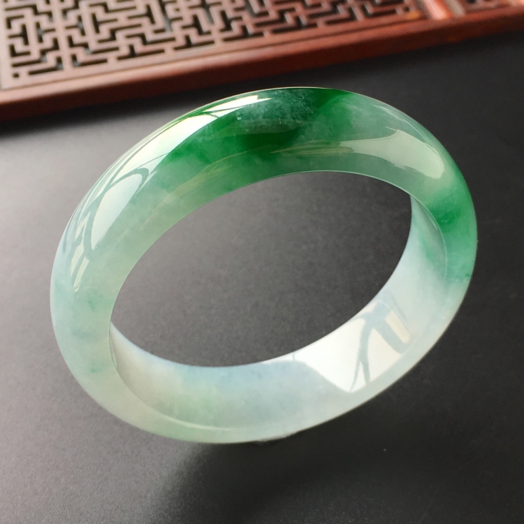 (超值推荐)糯冰种飘阳绿手镯(54.2mm)
