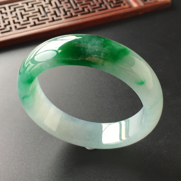 (超值推荐)糯冰种飘阳绿手镯(54.2mm)