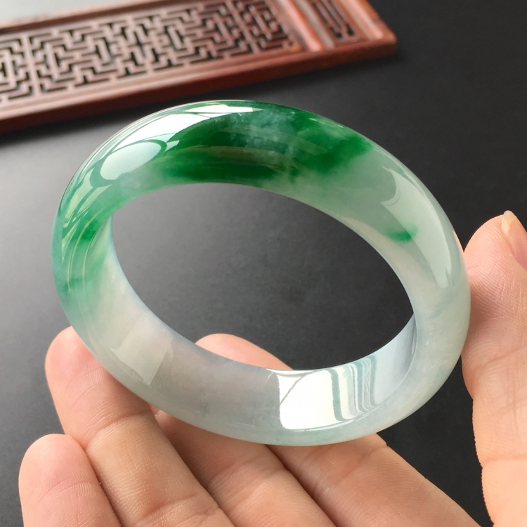 (超值推荐)糯冰种飘阳绿手镯(54.2mm)