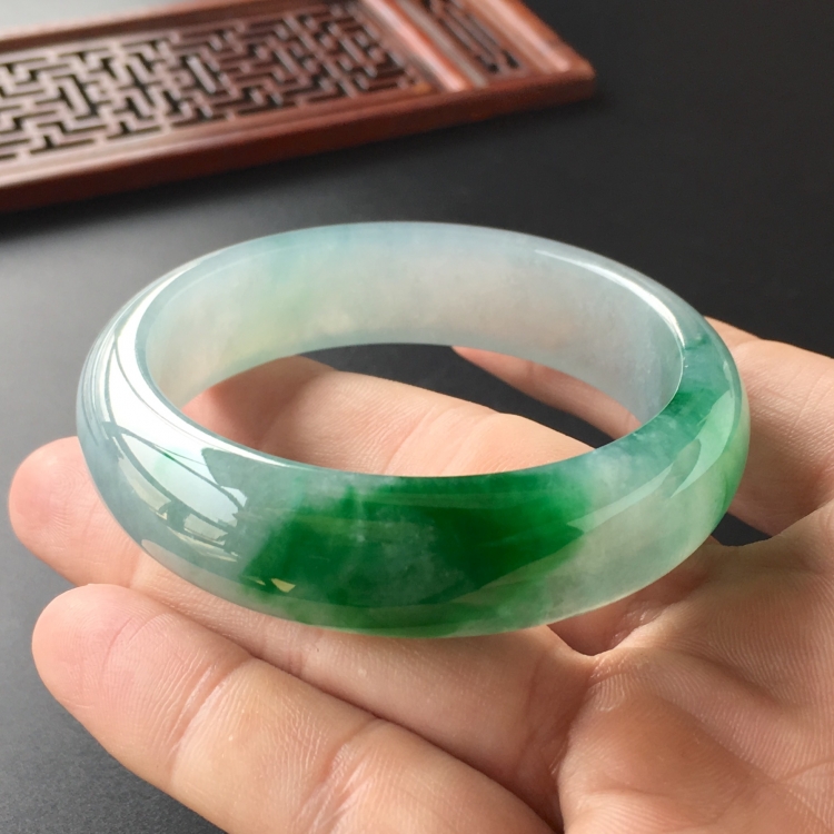 (超值推荐)糯冰种飘阳绿手镯(54.2mm)