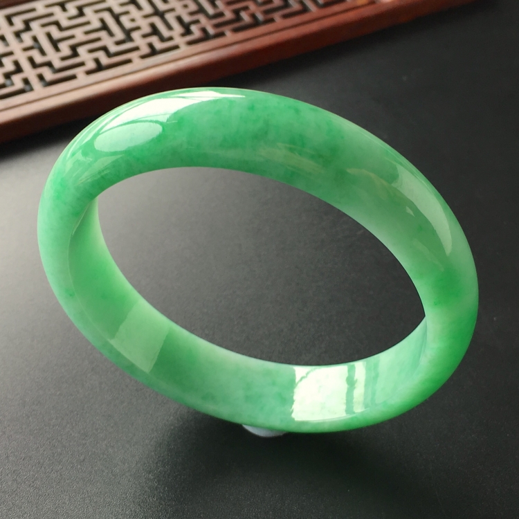 (超值推荐)糯冰种翠色手镯(57.2mm)