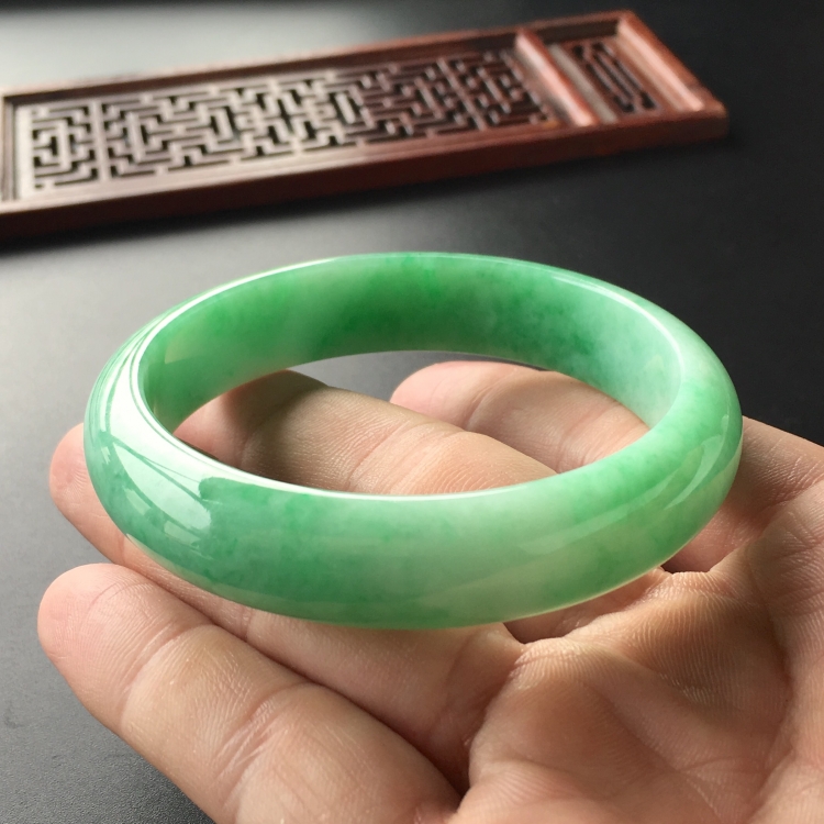 (超值推荐)糯冰种翠色手镯(57.2mm)