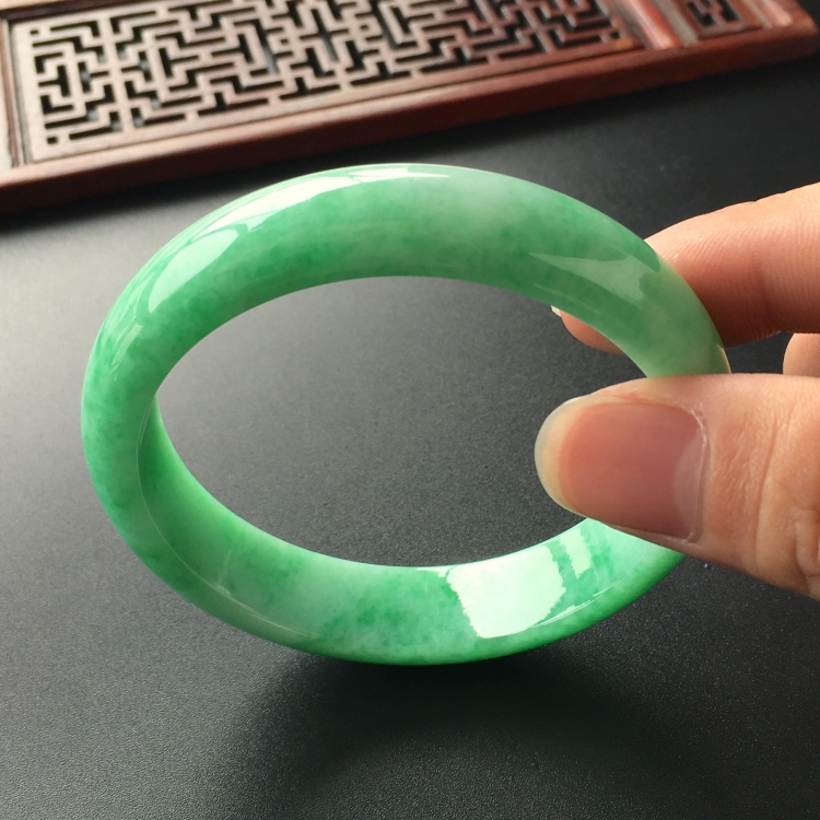 (超值推荐)糯冰种翠色手镯(57.2mm)