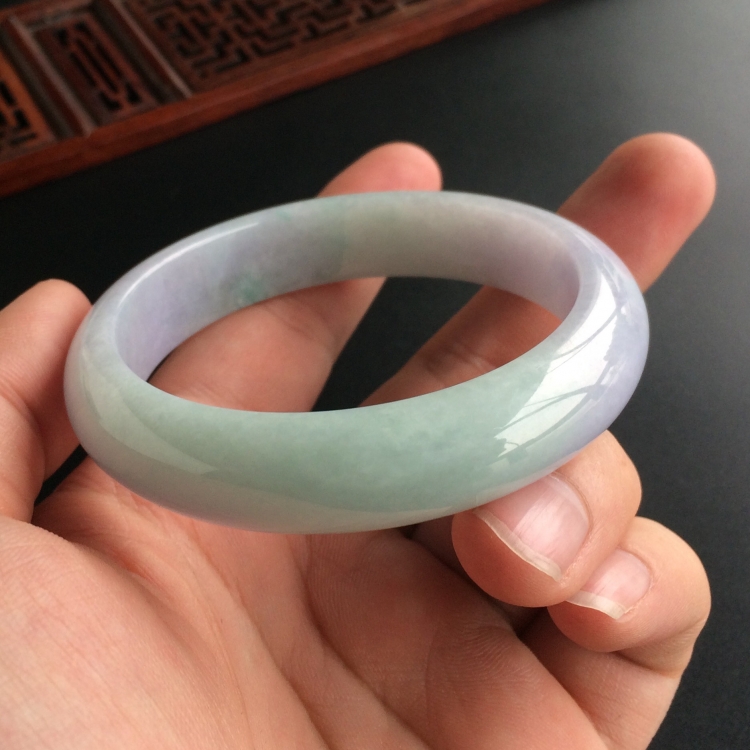 (超值推荐)糯冰种淡春带彩手镯(56.1mm)