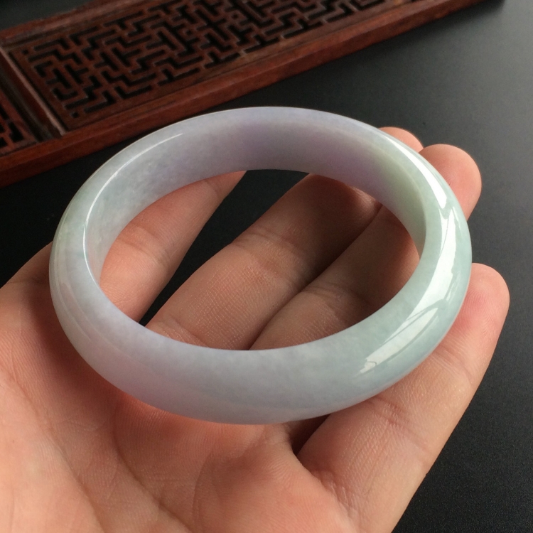 (超值推荐)糯冰种淡春带彩手镯(56.1mm)