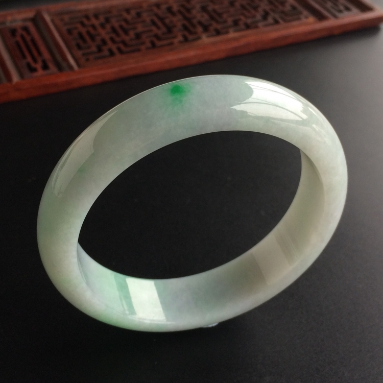 (超值推荐)糯冰种飘翠手镯(56.2mm)