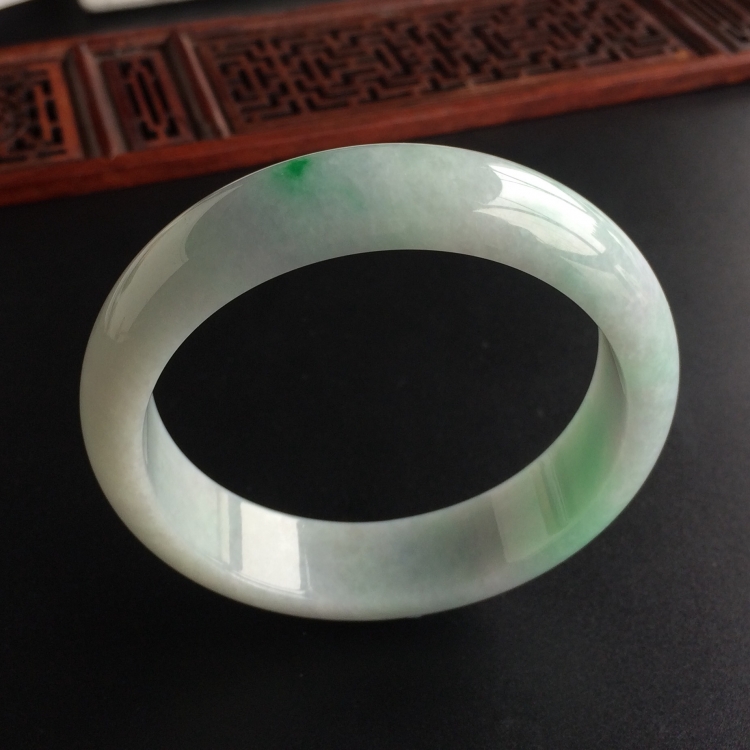 (超值推荐)糯冰种飘翠手镯(56.2mm)