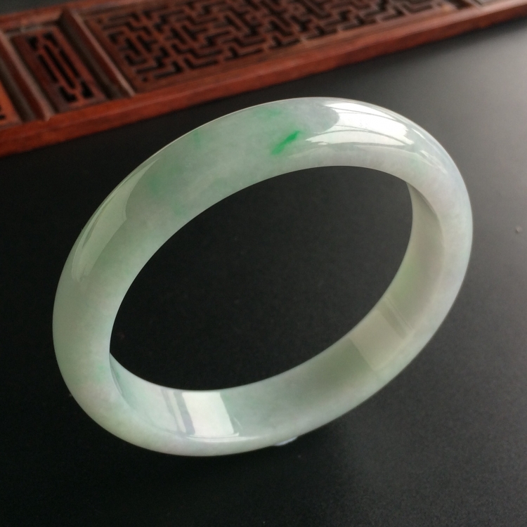 (超值推荐)糯冰种飘翠手镯(56.2mm)