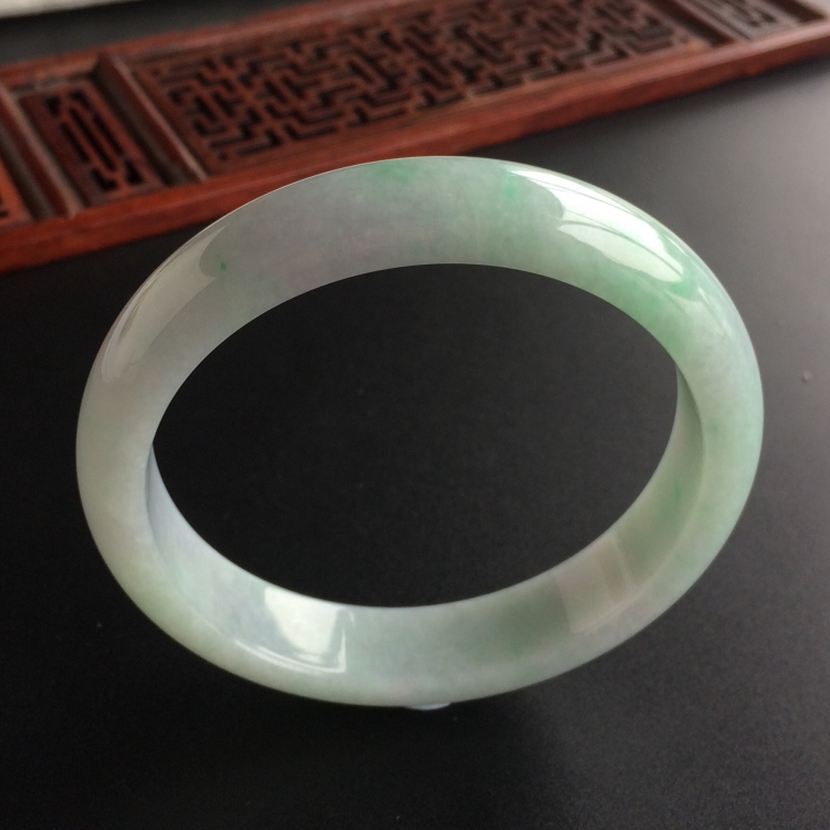 (超值推荐)糯冰种飘翠手镯(56.2mm)
