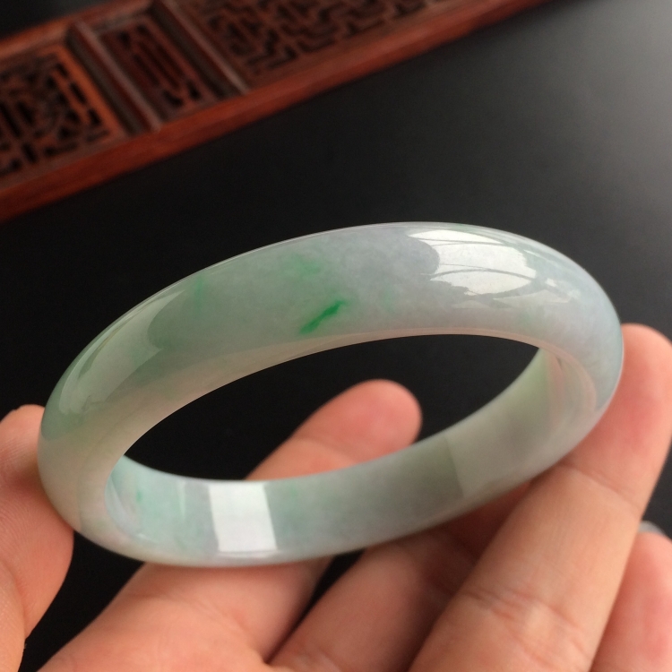 (超值推荐)糯冰种飘翠手镯(56.2mm)