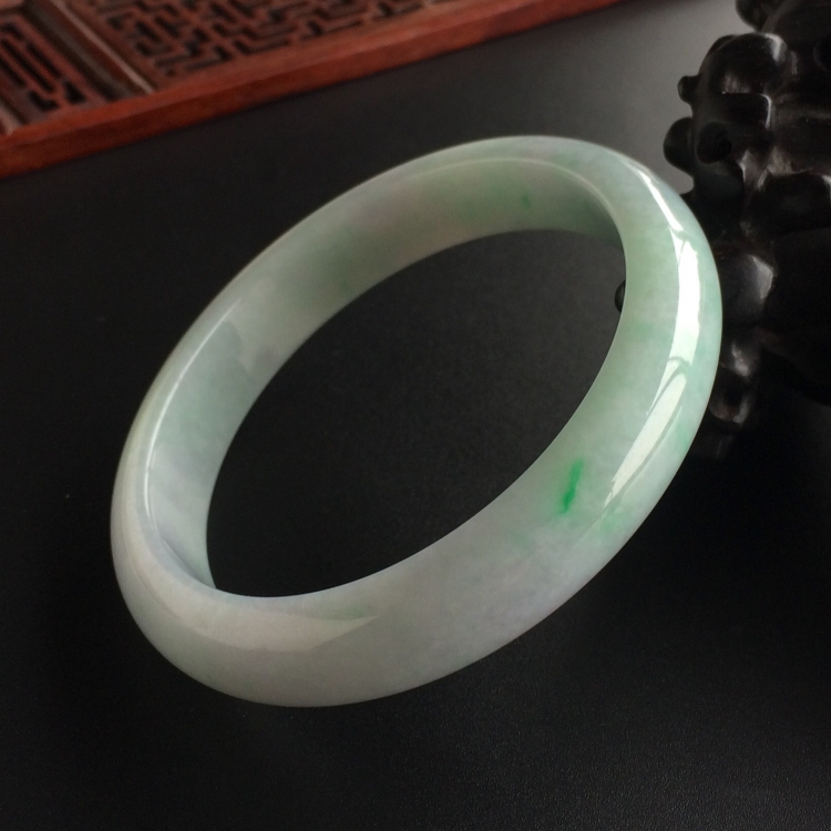 (超值推荐)糯冰种飘翠手镯(56.2mm)