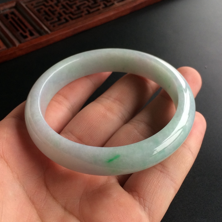 (超值推荐)糯冰种飘翠手镯(56.2mm)