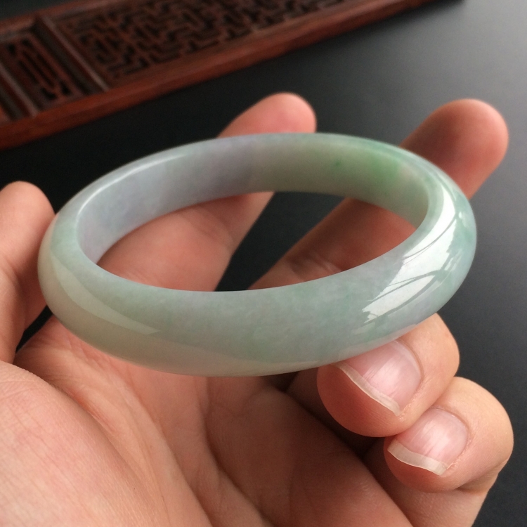 (超值推荐)糯冰种飘翠手镯(56.2mm)