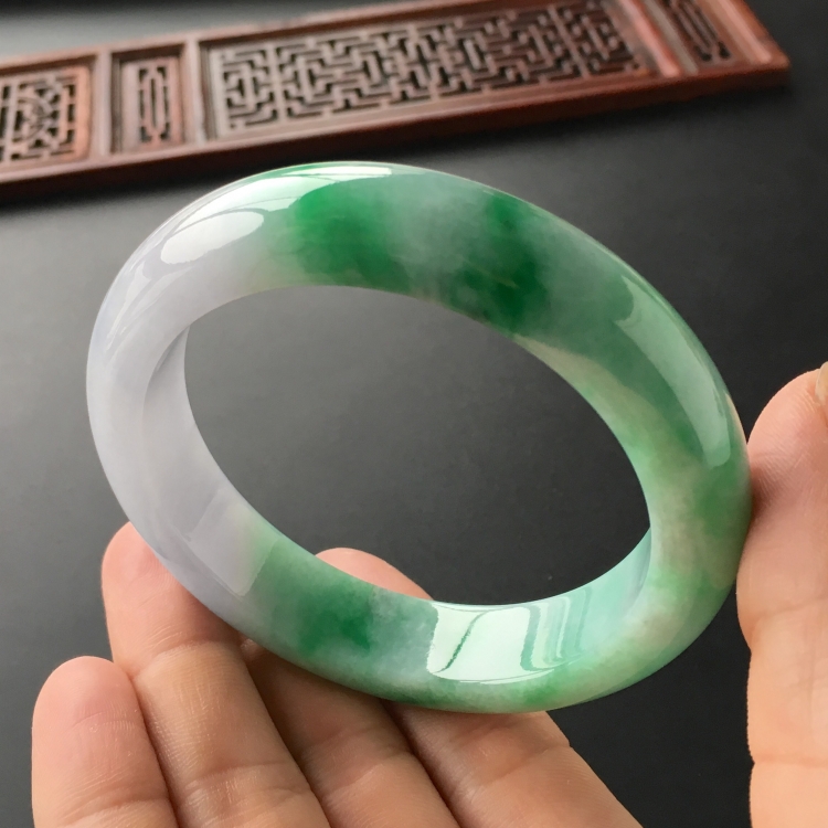 (超值推荐)糯冰种飘翠手镯(58.2mm)