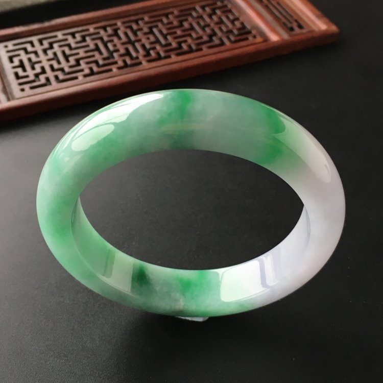 (超值推荐)糯冰种飘翠手镯(58.2mm)