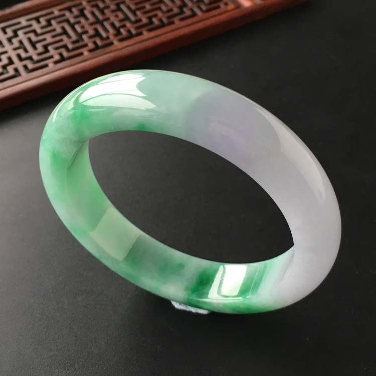 (超值推荐)糯冰种飘翠手镯(58.2mm)