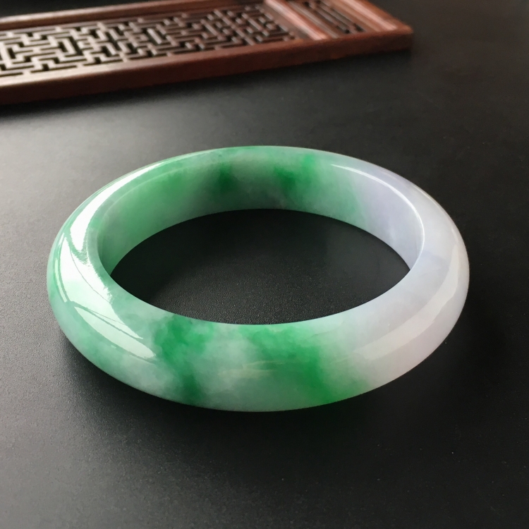 (超值推荐)糯冰种飘翠手镯(58.2mm)