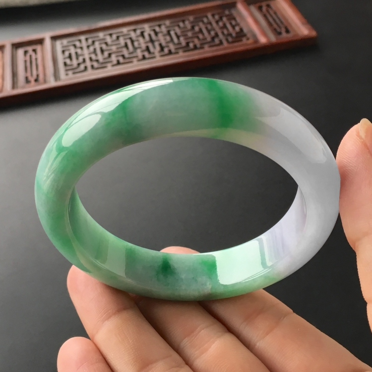 (超值推荐)糯冰种飘翠手镯(58.2mm)