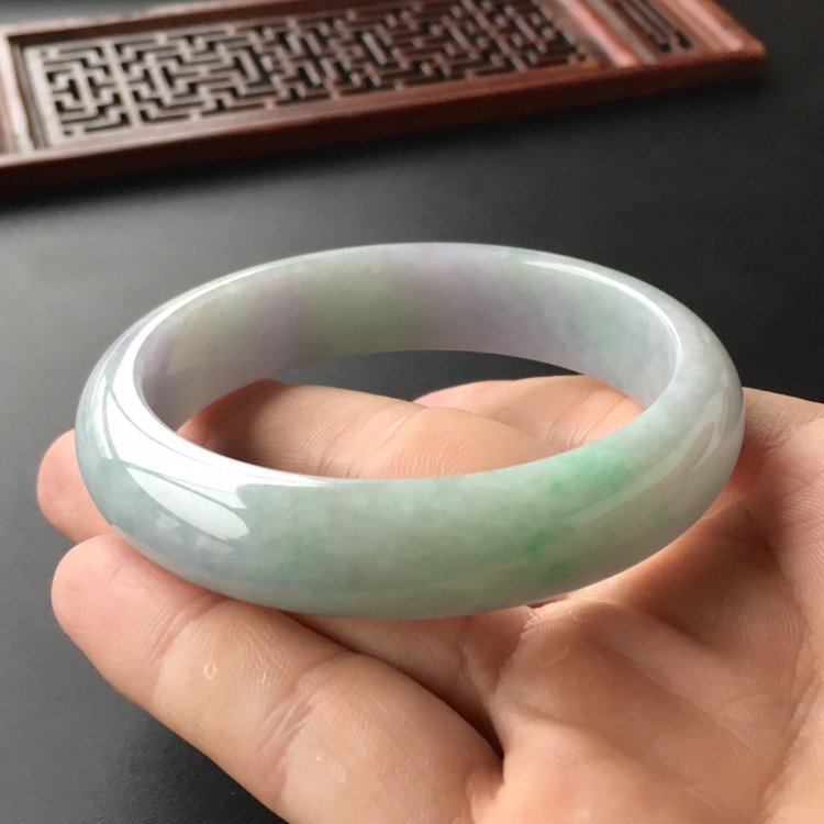 (超值推荐)糯冰种淡春带彩手镯(56.2mm)
