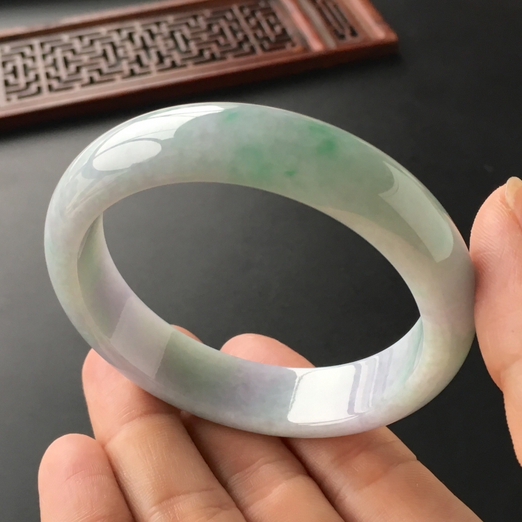 (超值推荐)糯冰种淡春带彩手镯(56.2mm)
