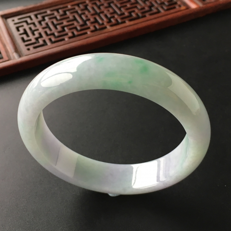 (超值推荐)糯冰种淡春带彩手镯(56.2mm)