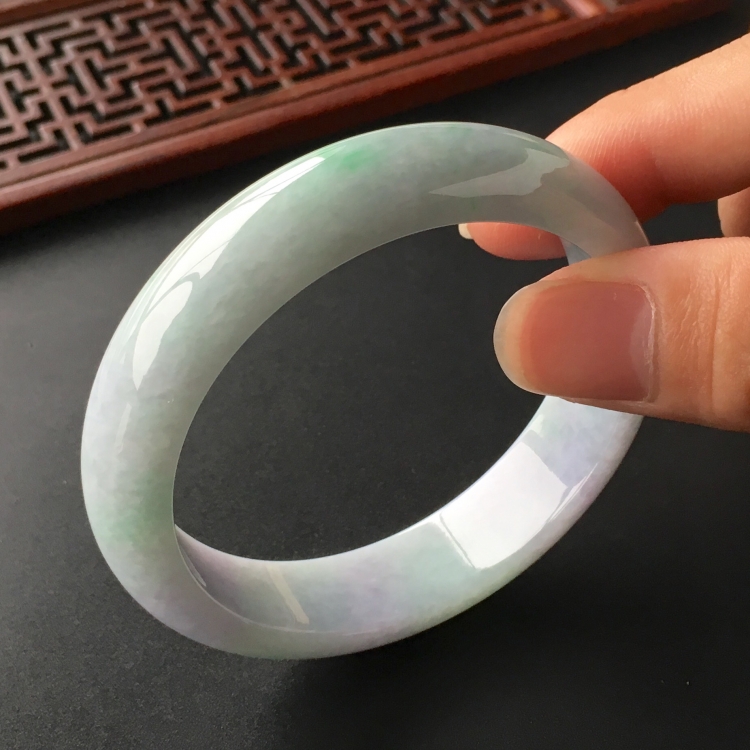 (超值推荐)糯冰种淡春带彩手镯(56.2mm)