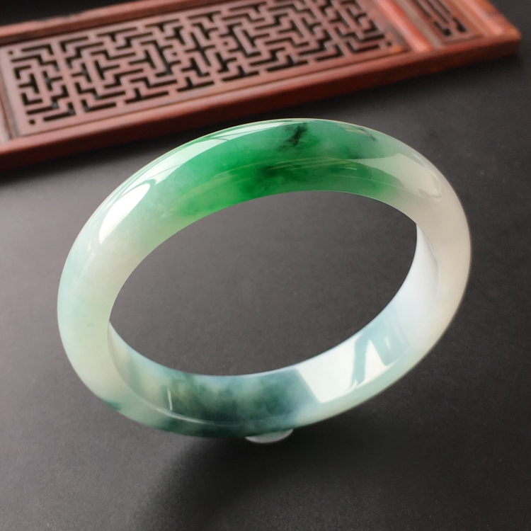 (超值推荐)糯冰种飘花带翠手镯(57.7mm)