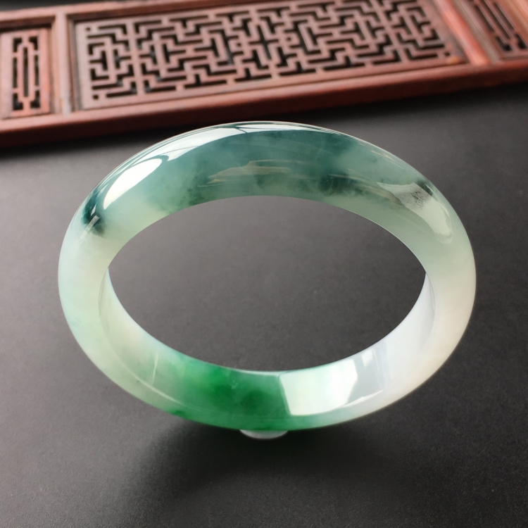 (超值推荐)糯冰种飘花带翠手镯(57.7mm)