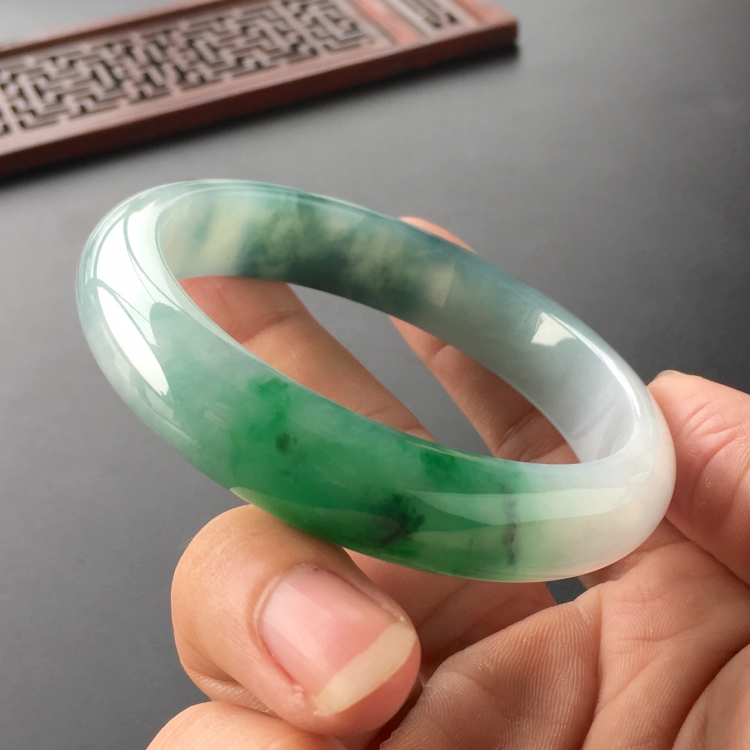 (超值推荐)糯冰种飘花带翠手镯(57.7mm)