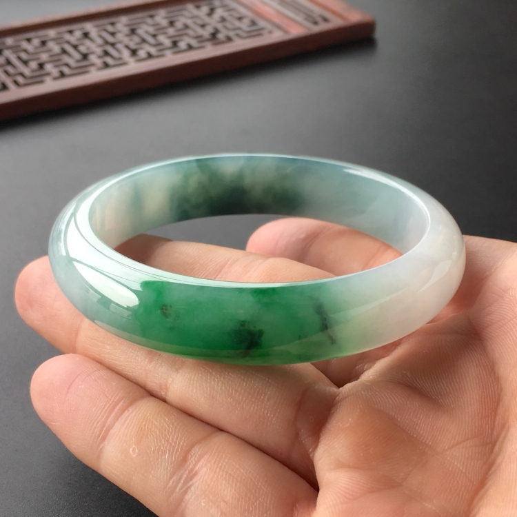 (超值推荐)糯冰种飘花带翠手镯(57.7mm)