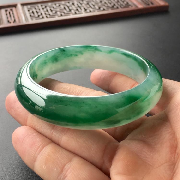 (超值推荐)糯冰种飘翠手镯(58.7mm)