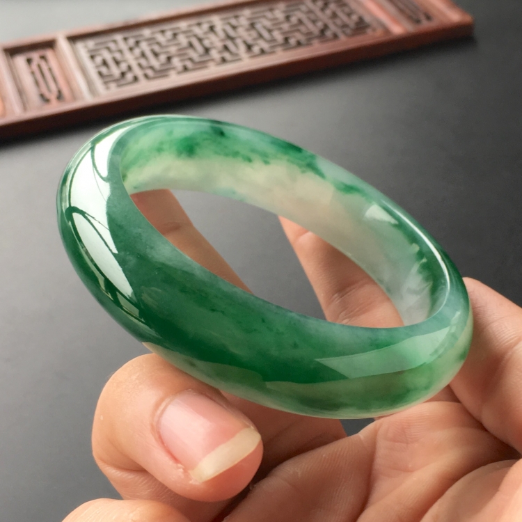 (超值推荐)糯冰种飘翠手镯(58.7mm)