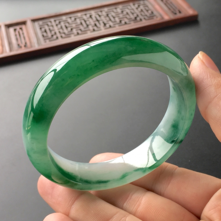 (超值推荐)糯冰种飘翠手镯(58.7mm)