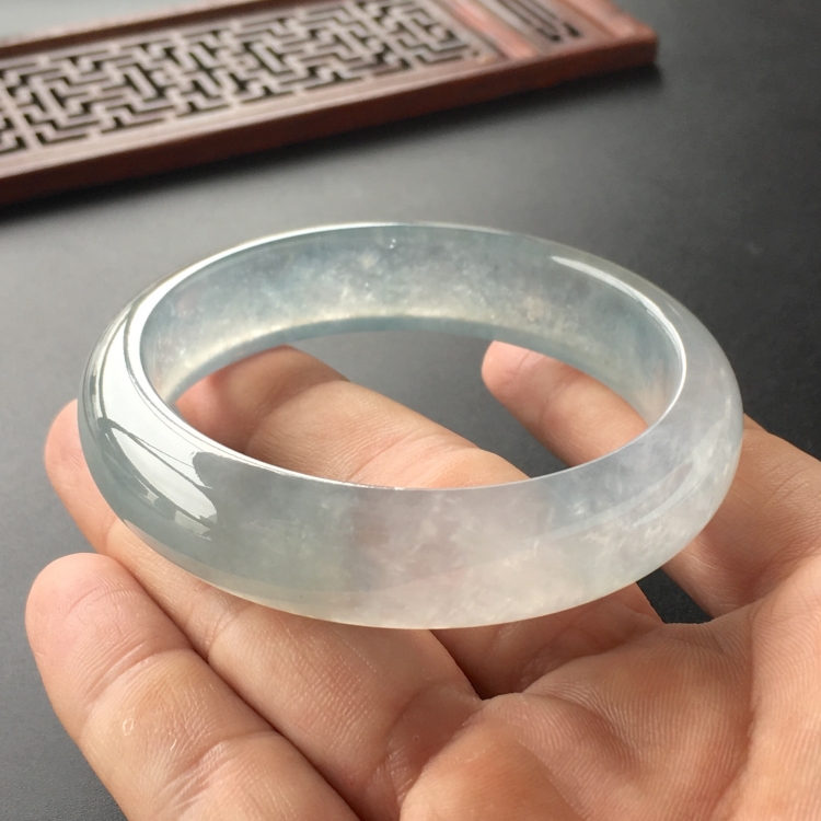 (超值推荐)冰玻种晴水手镯(56mm)