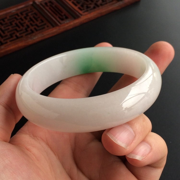 (超值推荐)糯冰种飘翠手镯(60mm)