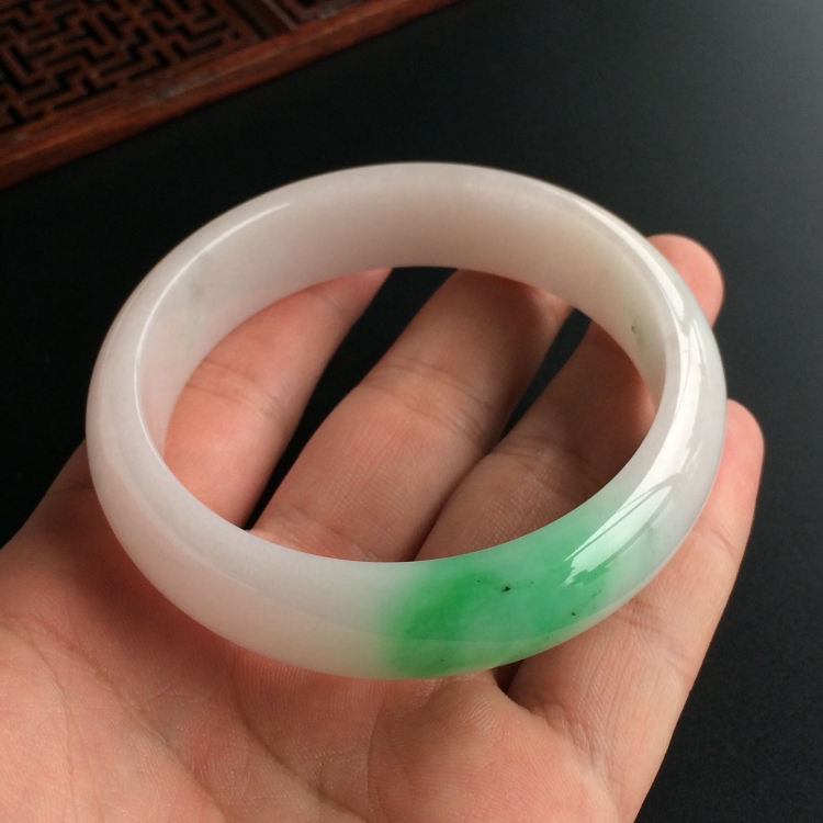 (超值推荐)糯冰种飘翠手镯(60mm)